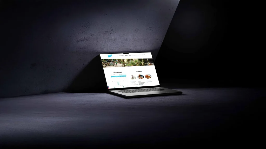Homepage van de website van Steinerschool De Wingerd op een laptop