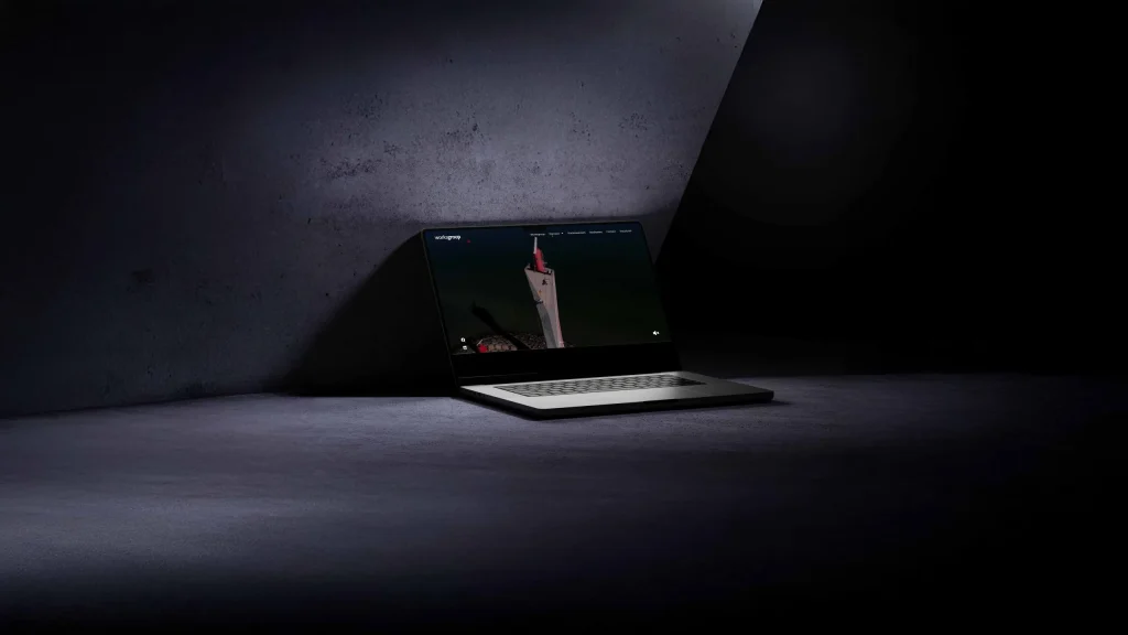 Homepage van de WorksGroup-website op een laptop